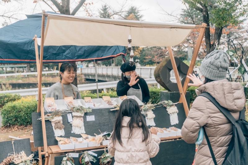 出店する人と買い物をする人