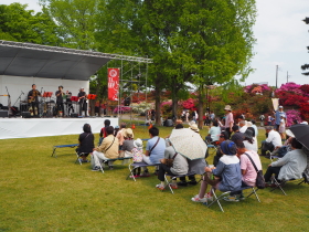 正田バンドによる演奏の画像