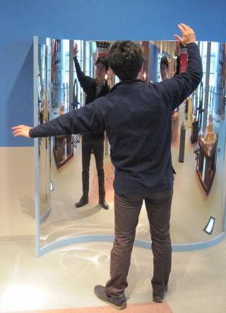 ふしぎな鏡の画像