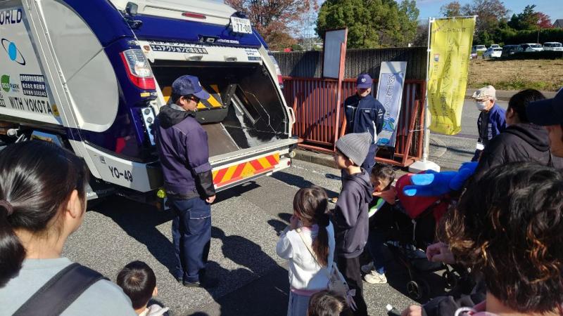 ごみ収集車見学会の様子