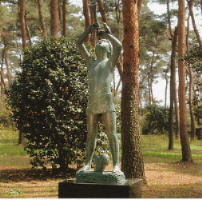 銅像「森のなかまWoodland Friends」の画像