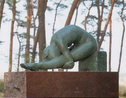 銅像「躍（ヤク）」の画像