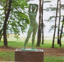 銅像「閑（カン）」の画像