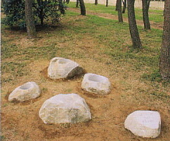 石像「庭について」の画像
