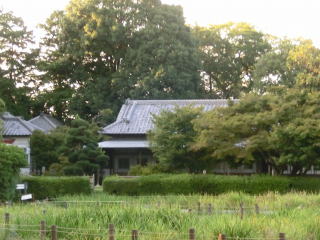 園内にある旧秋元別邸遠景