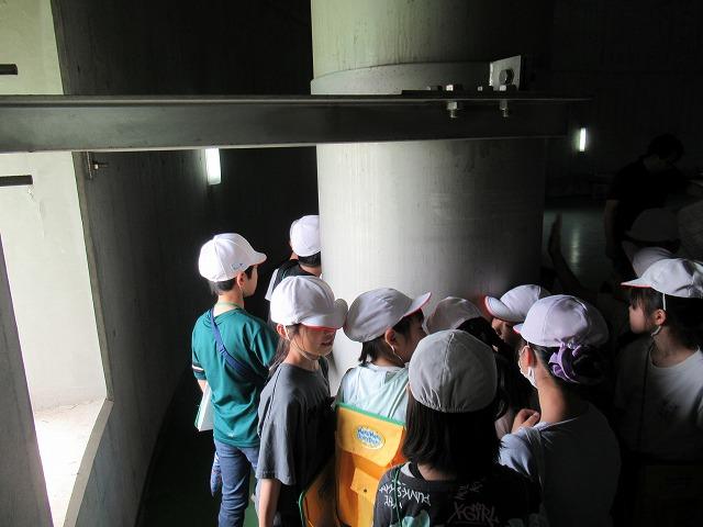 R8 4年生社会科見学3