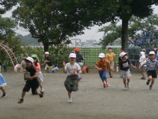 東幼稚園と交流2