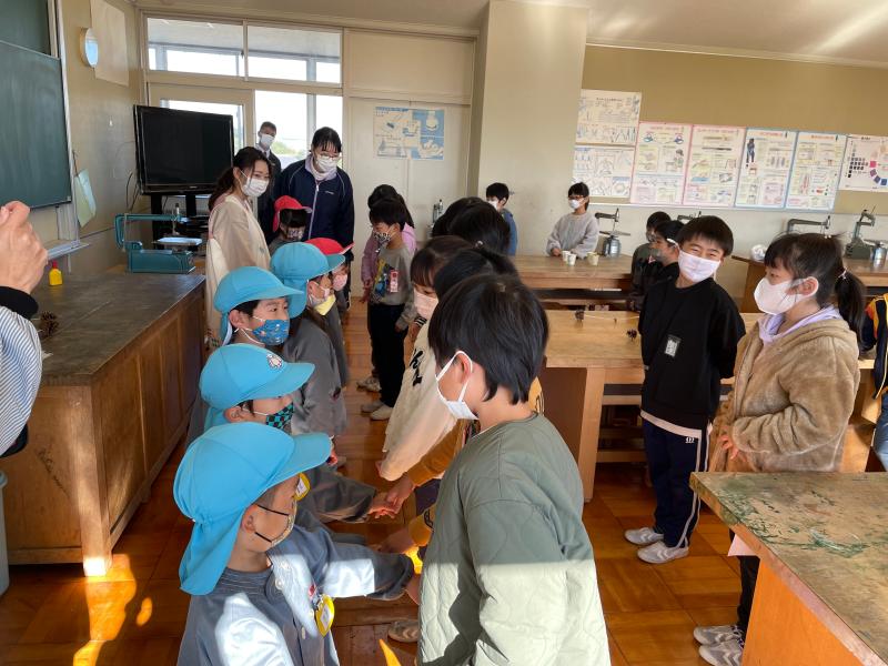 東幼稚園との秋まつり（交流）