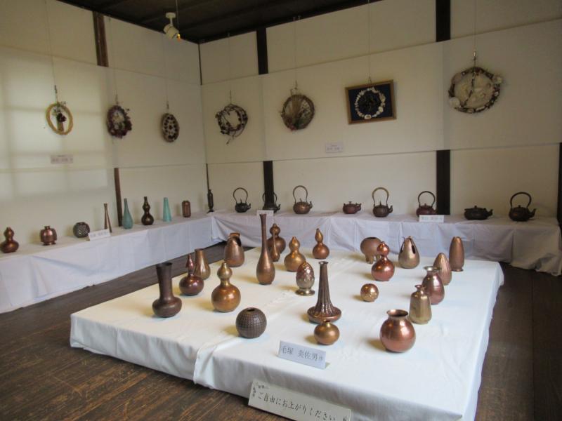 展示風景（毛塚美佐男作、青山新治作、針生五枝作）の画像